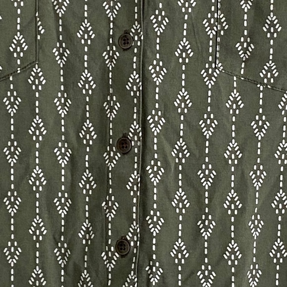 Jachs Girlfriend green and white short sleeve blouse size M 100% Rayon - Picture 3 of 9